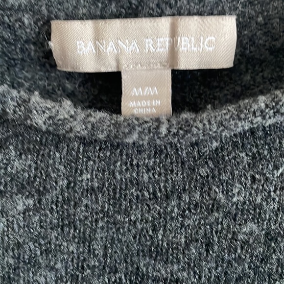 Banana Republic Grey ladies long sleeve sweater. - Picture 3 of 7